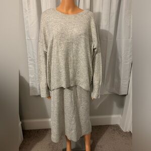 Pretty CeCe size L gray long sleeve midi sweater dress set